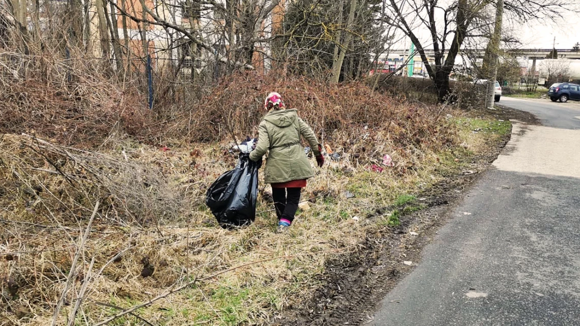 A szociális segélyben részesülők végzik a rájuk bízott feladatokat.